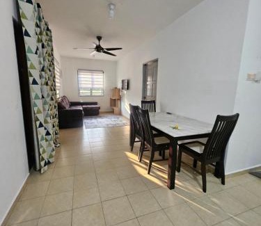 Kampung Gudang Rasau House | Homestay Sarah Ali Kuantan 3BEDROOM 2WASHROOM SELESA,BERSIH & LUAS