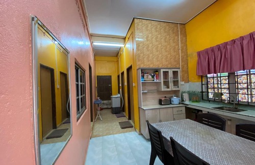 Taman Orkid House | Homestay Taman Maktab Pengkalan Chepa