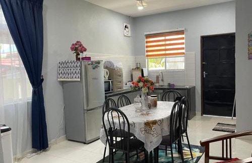 Kampung Permatang Kerai Besar House | Homestay Warisan Abang Tam