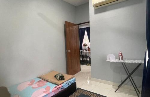 Kampung Permatang Kerai Besar House | Homestay Warisan Abang Tam