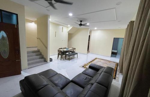 Kampung Bukit Tok Bat House | Homestay ZR