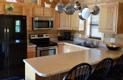 Jefferson County Cabin | Homestead Cabin with hot tub