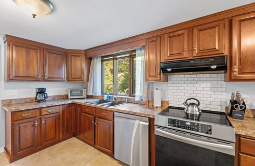 Stonington House | Homestead Near Mystic, Casinos & Beaches