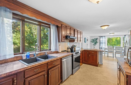Stonington House | Homestead Near Mystic, Casinos & Beaches
