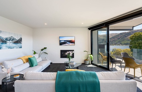 Kelvin Heights House | Homestead Retreat - Lake Views Queenstown