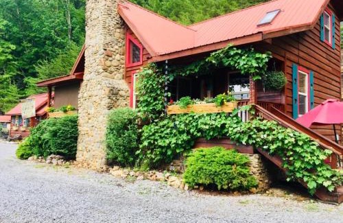 Newport House | Homestead Retreat