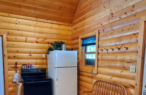 Nordegg Cabin | Homesteader Cabin at Coliseum Mountain Resort