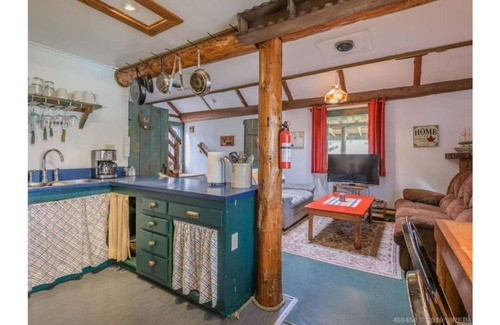 Bamfield House | Homesteader Cottage 8 Acre Waterfront Estate wDock