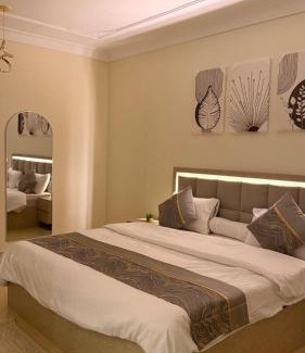 Hera Street Apartment | HomeSuiet