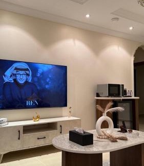 Hera Street Apartment | HomeSuiet