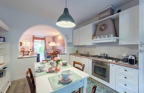 Besozzo House | HomeSweetHome Garden&LakeView, Besozzo, Italy