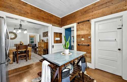 Liberty Hill House | “Hometown Hideaway” in the heart of Downtown Liberty Hill