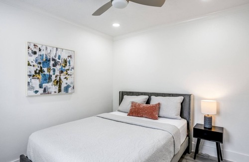 Katy House | Hometown Home- bright 5 bedroom w/ space to park