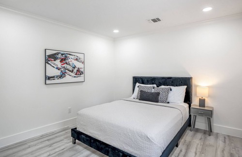 Katy House | Hometown Home- bright 5 bedroom w/ space to park