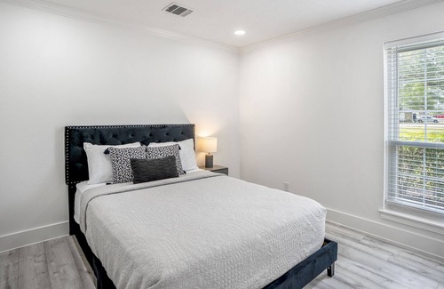 Katy House | Hometown Home- bright 5 bedroom w/ space to park