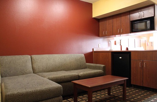 Longview Hotel | HomeTown Inn & Suites