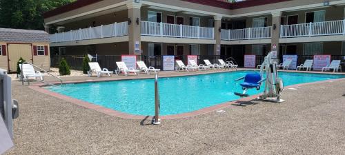Bordentown Hotel | HomeTowne Studios by Red Roof Bordentown - McGuire AFB