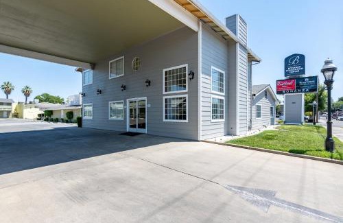 Yuba City Hotel | HomeTowne Studios by Red Roof Yuba City Bonanza - Marysville