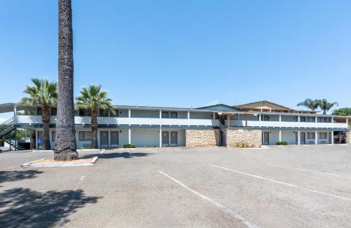 Yuba City Hotel | HomeTowne Studios by Red Roof Yuba City Bonanza - Marysville