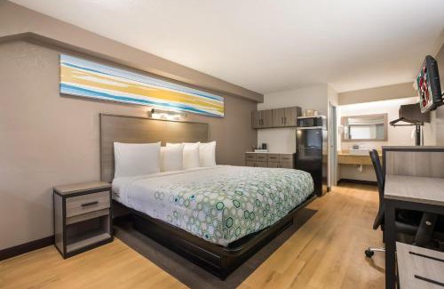 Lawrenceville Hotel | HomeTowne Studios by Red Roof Princeton - Ewing/ Lawrenceville