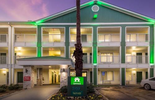 Fairbanks Hotel | HomeTowne Studios by Red Roof Houston - Northwest
