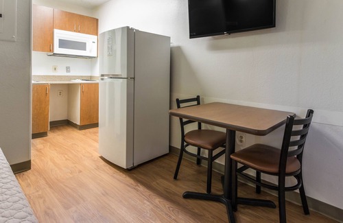 Fairbanks Hotel | HomeTowne Studios by Red Roof Houston - Northwest