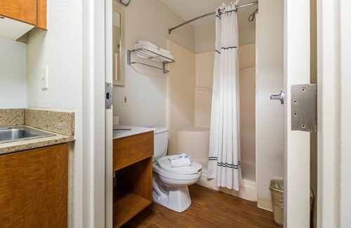 Fairbanks Hotel | HomeTowne Studios by Red Roof Houston - Northwest