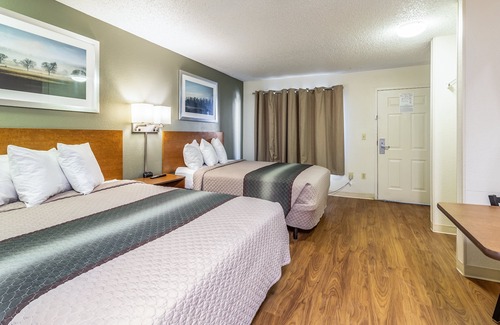 Fairbanks Hotel | HomeTowne Studios by Red Roof Houston - Northwest