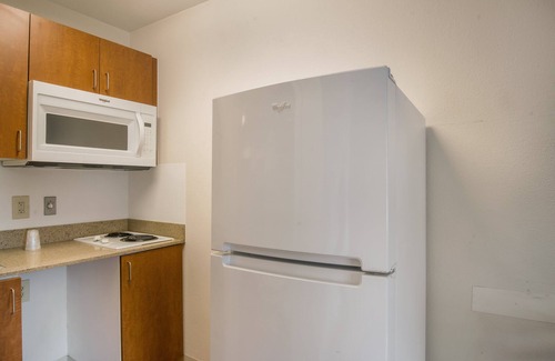 Aurora Hotel | HomeTowne Studios By Red Roof Denver - Airport/Aurora