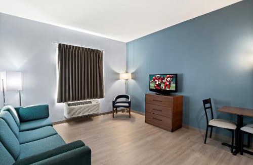 Okemos Hotel | HomeTowne Studios by Red Roof East Lansing - Okemos