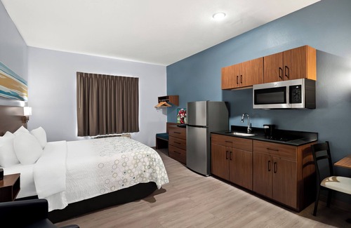 Okemos Hotel | HomeTowne Studios by Red Roof East Lansing - Okemos