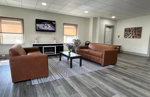 Richmond Hotel | HomeTowne Studios by Red Roof Richmond, VA - W Broad St
