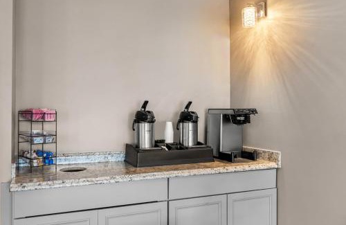Sandston Hotel | HomeTowne Studios by Red Roof Richmond - Airport Sandston
