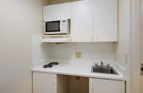 Winston - Salem Hotel | HomeTowne Studios by Red Roof Winston-Salem - University Pkwy