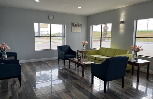 Arena District Hotel | HomeTowne Studios San Antonio E - Frost Bank Center