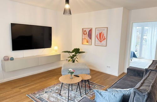 Wiesdorf House | HomeVibes | Luxury house 130 sqm | 13 min to Cologne | 2.5 bathrooms & terrace