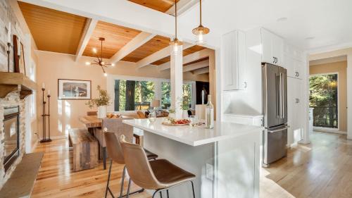 McKinney Estates House | Homewood by AvantStay AMAZING FAMILY Cabin w Hot Tub Sauna