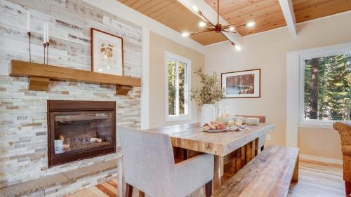 McKinney Estates House | Homewood by AvantStay AMAZING FAMILY Cabin w Hot Tub Sauna