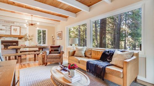 McKinney Estates House | Homewood by AvantStay AMAZING FAMILY Cabin w Hot Tub Sauna