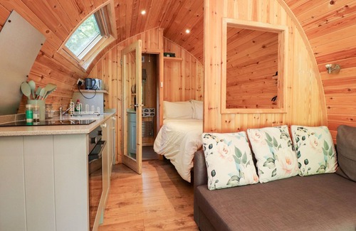 Knott End-on-Sea Cottage | HOMEWOOD POD, pet friendly, with hot tub in Garstang