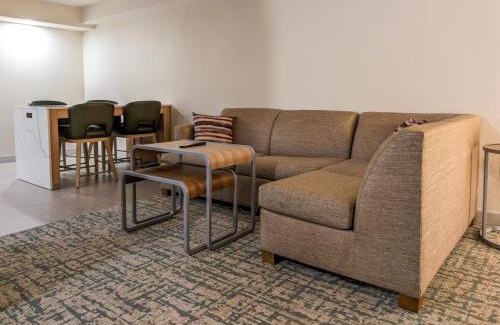 Wheatland Hotel | Homewood Suites by Hilton Oklahoma City Airport