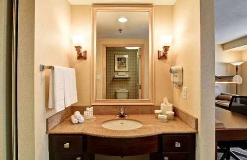 Gateway Hotel | Homewood Suites by Hilton Toronto Mississauga