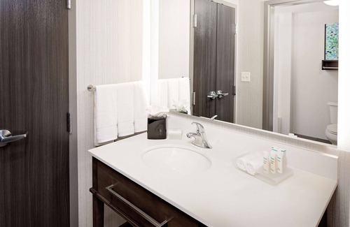 Ronkonkoma Hotel | Homewood Suites by Hilton Ronkonkoma