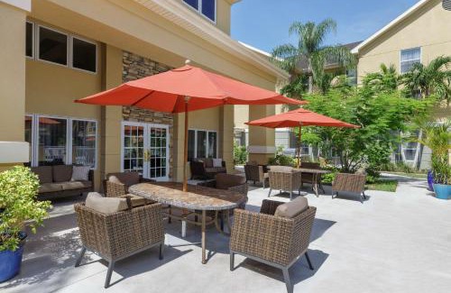 Villas Hotel | Homewood Suites by Hilton Fort Myers