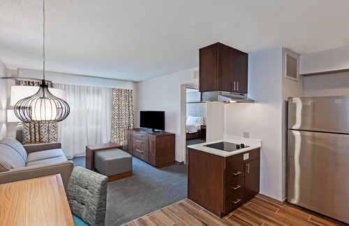 Greensboro Hotel | Homewood Suites by Hilton Greensboro