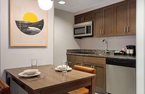 Charlottesville Hotel | Homewood Suites by Hilton Charlottesville, VA