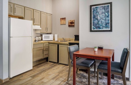 Erie Hotel | Homewood Suites Erie