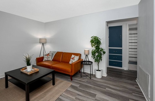 Cuyahoga Falls Apartment | Homey 2bd Perfect for Traveling Professionals!