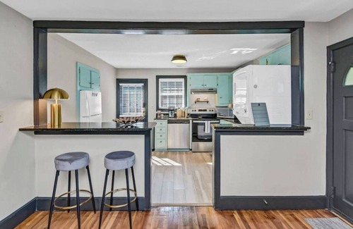 Earlewood House | Homey 2BR in Earlewood