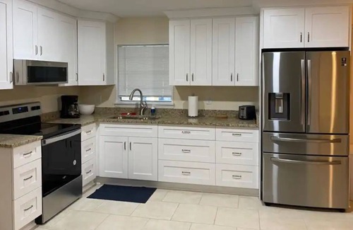 Ocala House | Homey 3 Bedroom Home - Large Backyard - Parking